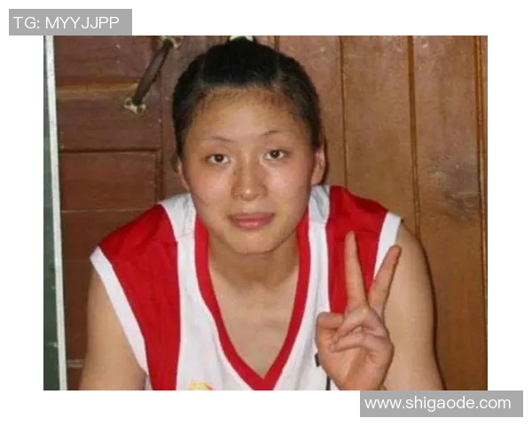 姚明与妻子叶莉的爱情旅程从校园到家庭的甜蜜回忆