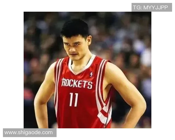 姚明为何能在篮球场上实现震撼扣篮的背后原因与技巧解析