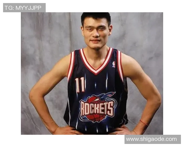 姚明招手照片背后的故事与情感瞬间展现了体育精神与人文关怀的完美结合