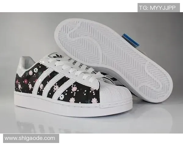 足球明星为何偏爱带鞋带的运动鞋探秘其背后的原因与影响 足球明星为何偏爱带鞋带的运动鞋探秘其背后的原因与影响