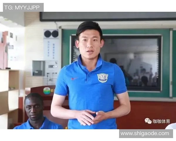 足球明星的专属记者揭秘他们背后的故事与生活点滴 足球明星的专属记者揭秘他们背后的故事与生活点滴