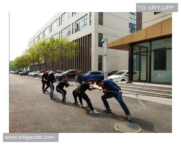 足球明星化身战士勇闯绿茵场展现无畏精神与团队力量 足球明星化身战士勇闯绿茵场展现无畏精神与团队力量