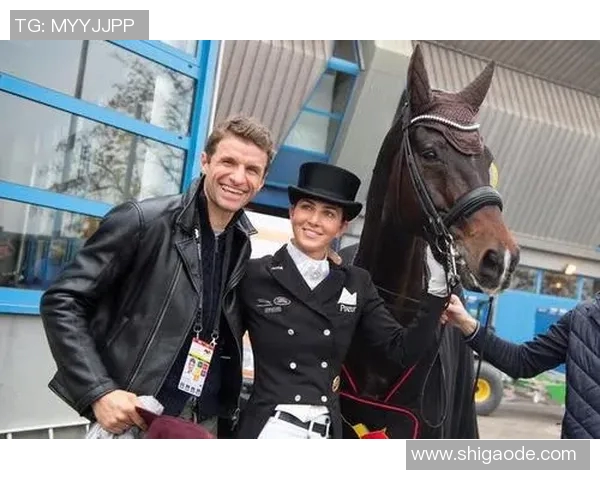 足球明星妻子盛装出席比赛现场精彩瞬间回顾